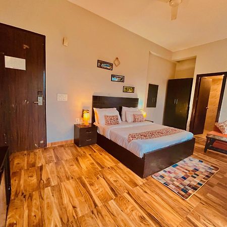 Pearl Grand Boutique Cottage In Omaxe Anandam Vrindavan - #Premium Ac Rooms With Balcony #Big Parking #Lift #Garden #Peaceful Area #Near Prem Mandir #Property Of The Year #Most Awarded Dış mekan fotoğraf