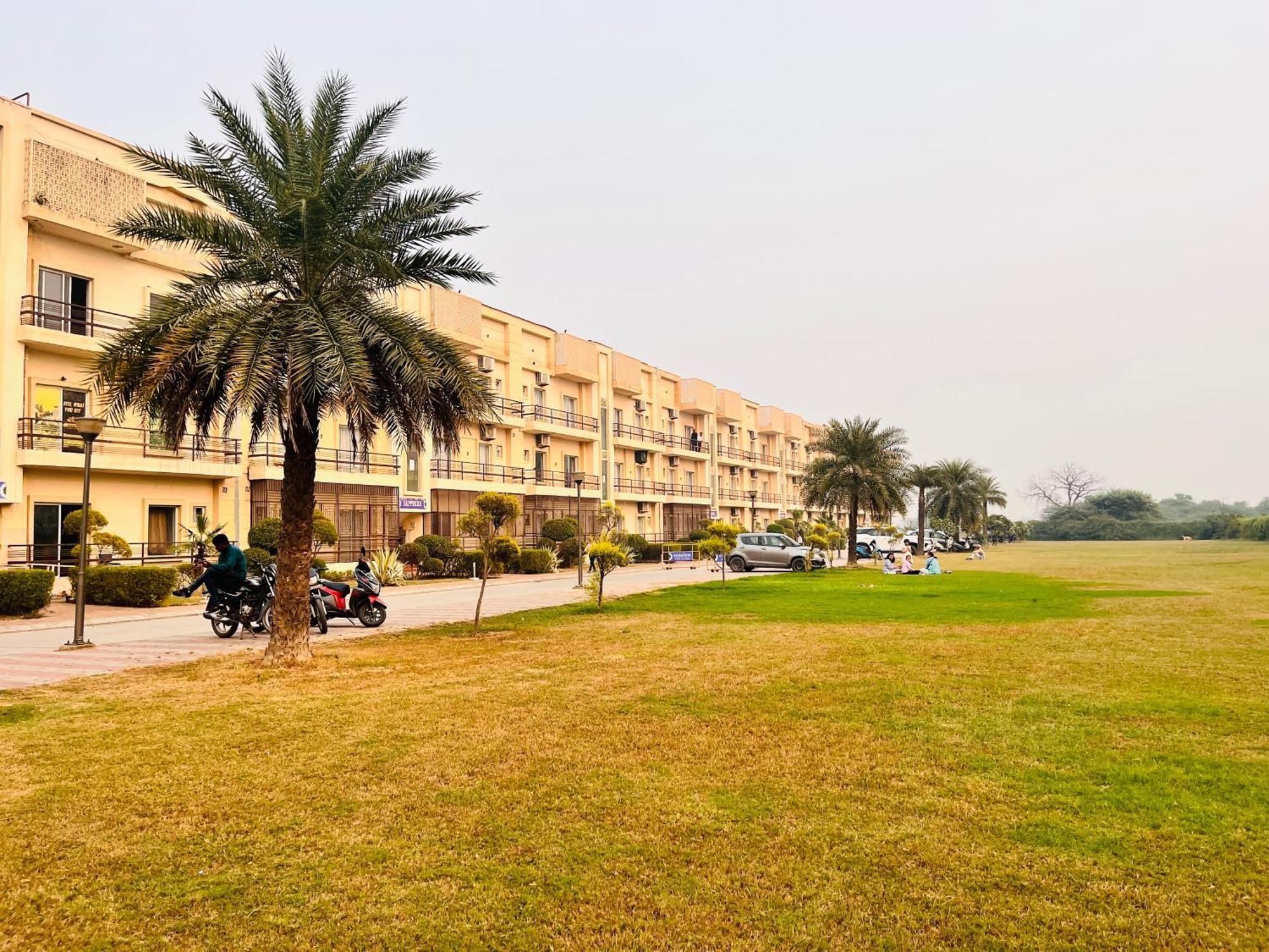 Pearl Grand Boutique Cottage In Omaxe Anandam Vrindavan - #Premium Ac Rooms With Balcony #Big Parking #Lift #Garden #Peaceful Area #Near Prem Mandir #Property Of The Year #Most Awarded Dış mekan fotoğraf