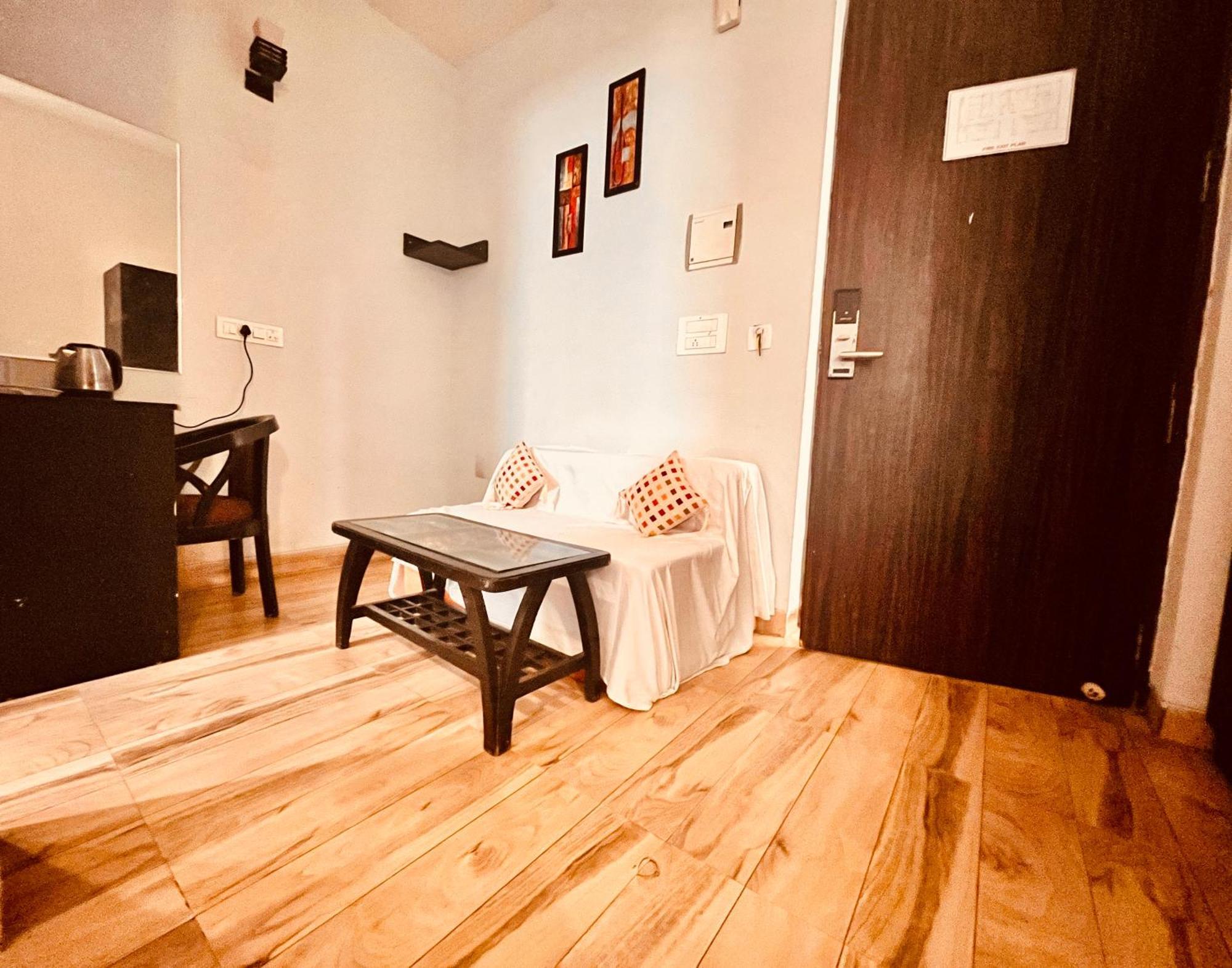 Pearl Grand Boutique Cottage In Omaxe Anandam Vrindavan - #Premium Ac Rooms With Balcony #Big Parking #Lift #Garden #Peaceful Area #Near Prem Mandir #Property Of The Year #Most Awarded Dış mekan fotoğraf