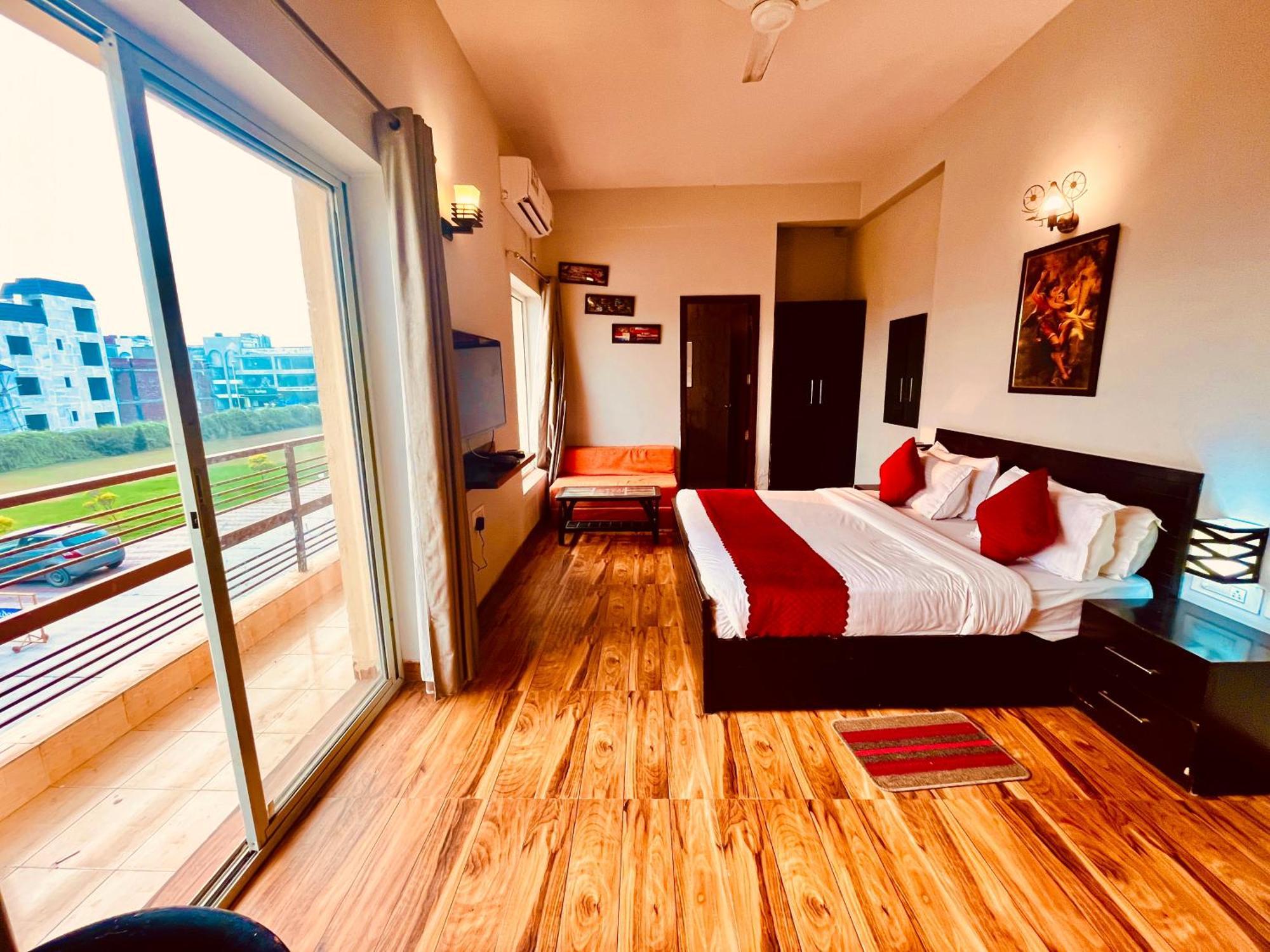 Pearl Grand Boutique Cottage In Omaxe Anandam Vrindavan - #Premium Ac Rooms With Balcony #Big Parking #Lift #Garden #Peaceful Area #Near Prem Mandir #Property Of The Year #Most Awarded Dış mekan fotoğraf
