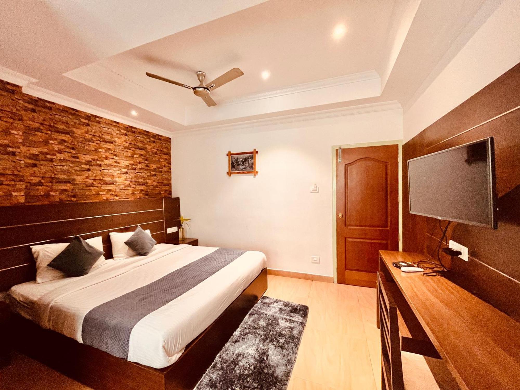 Pearl Grand Boutique Cottage In Omaxe Anandam Vrindavan - #Premium Ac Rooms With Balcony #Big Parking #Lift #Garden #Peaceful Area #Near Prem Mandir #Property Of The Year #Most Awarded Dış mekan fotoğraf