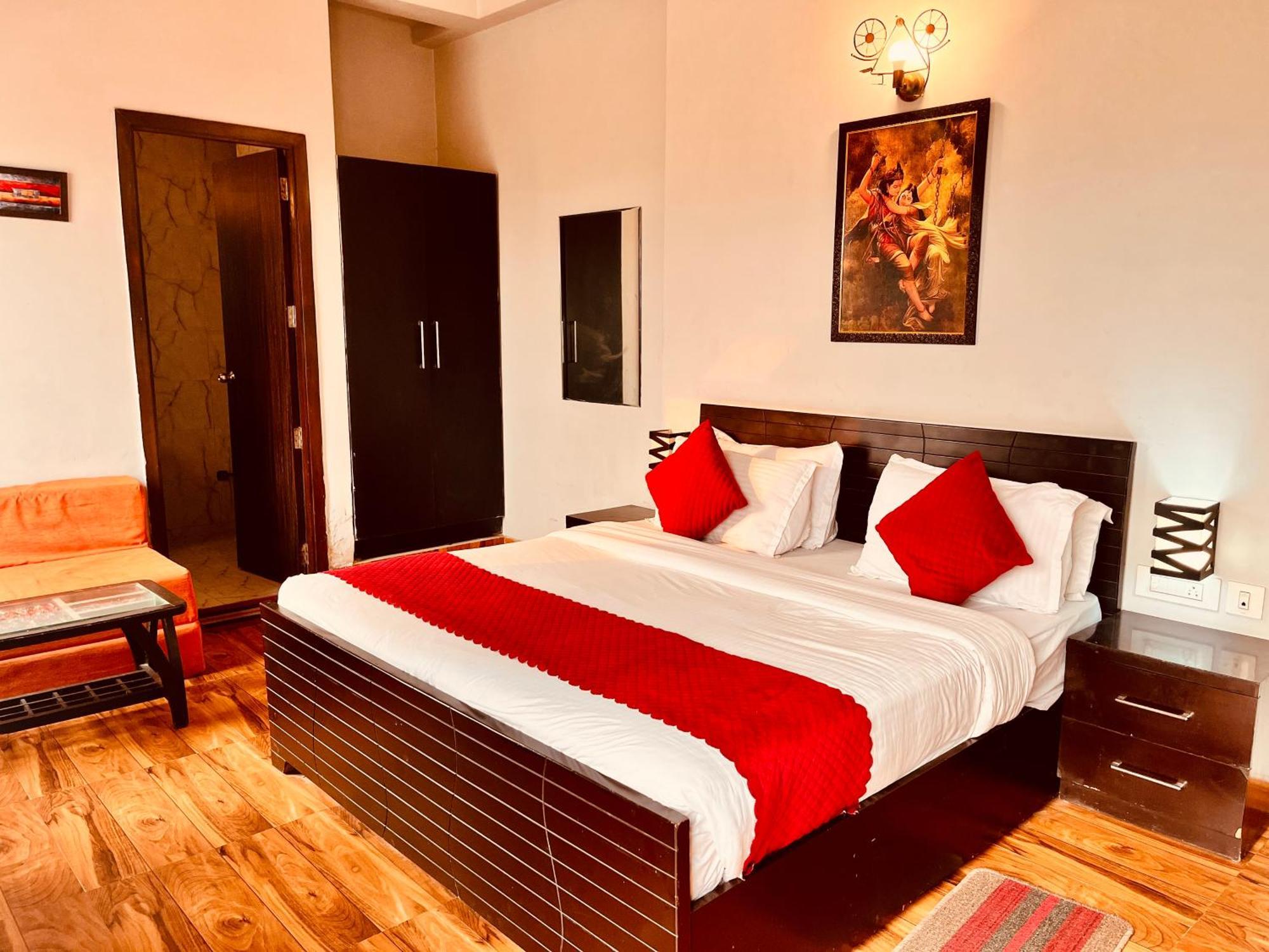 Pearl Grand Boutique Cottage In Omaxe Anandam Vrindavan - #Premium Ac Rooms With Balcony #Big Parking #Lift #Garden #Peaceful Area #Near Prem Mandir #Property Of The Year #Most Awarded Dış mekan fotoğraf