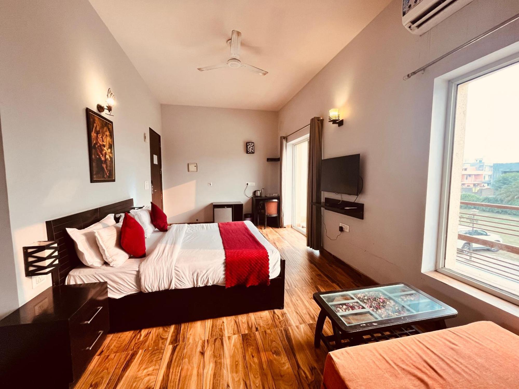 Pearl Grand Boutique Cottage In Omaxe Anandam Vrindavan - #Premium Ac Rooms With Balcony #Big Parking #Lift #Garden #Peaceful Area #Near Prem Mandir #Property Of The Year #Most Awarded Dış mekan fotoğraf