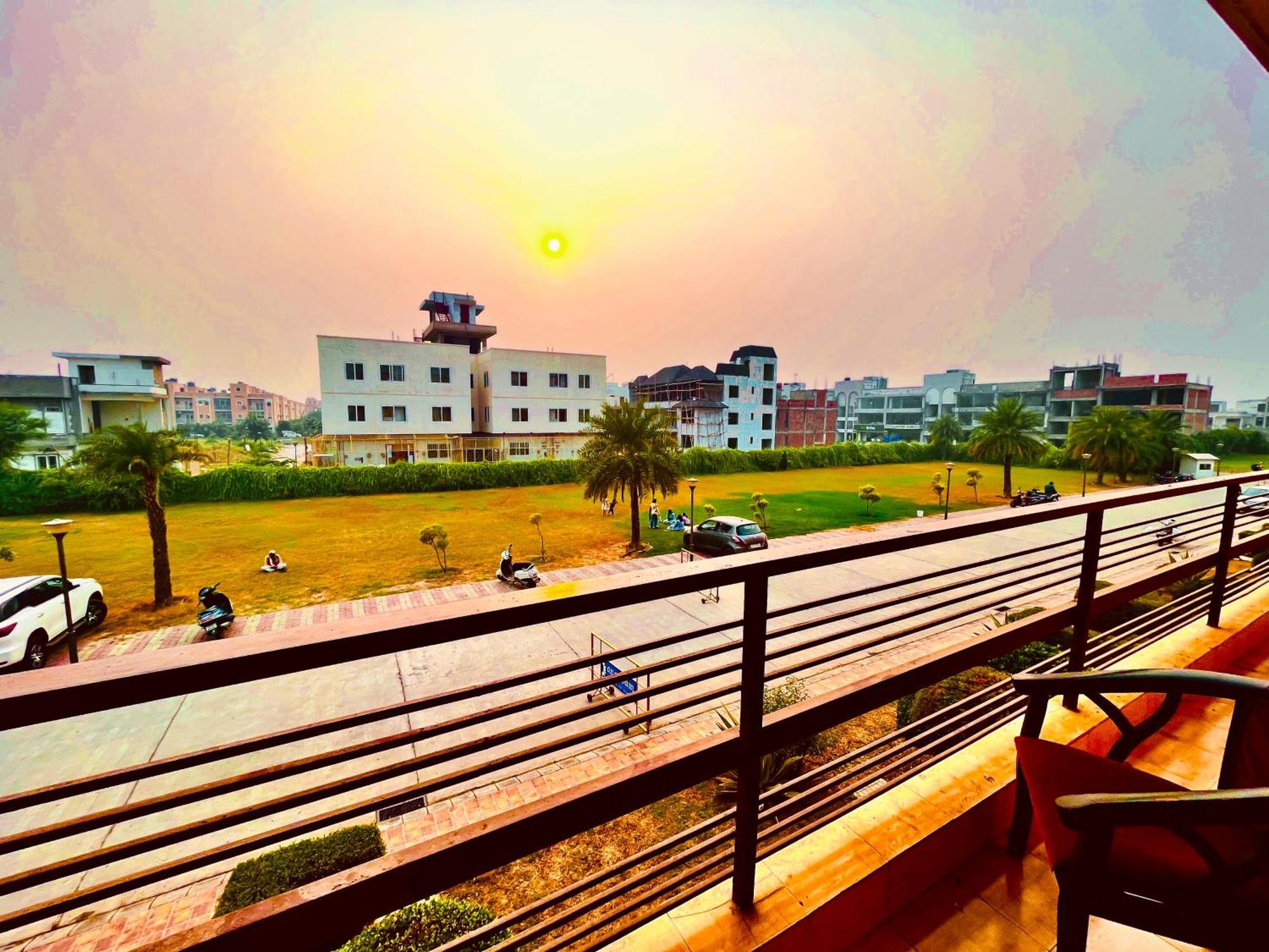 Pearl Grand Boutique Cottage In Omaxe Anandam Vrindavan - #Premium Ac Rooms With Balcony #Big Parking #Lift #Garden #Peaceful Area #Near Prem Mandir #Property Of The Year #Most Awarded Dış mekan fotoğraf
