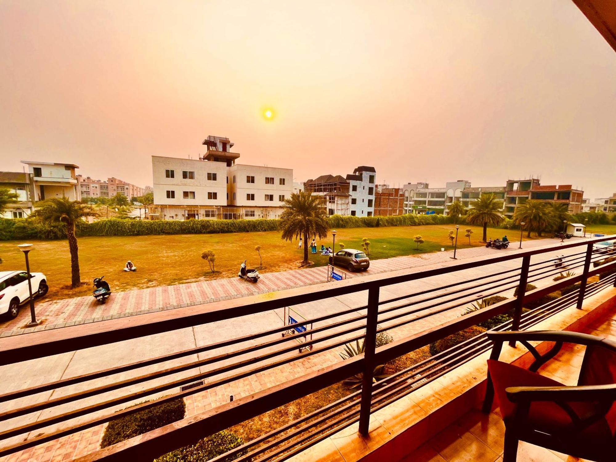 Pearl Grand Boutique Cottage In Omaxe Anandam Vrindavan - #Premium Ac Rooms With Balcony #Big Parking #Lift #Garden #Peaceful Area #Near Prem Mandir #Property Of The Year #Most Awarded Dış mekan fotoğraf