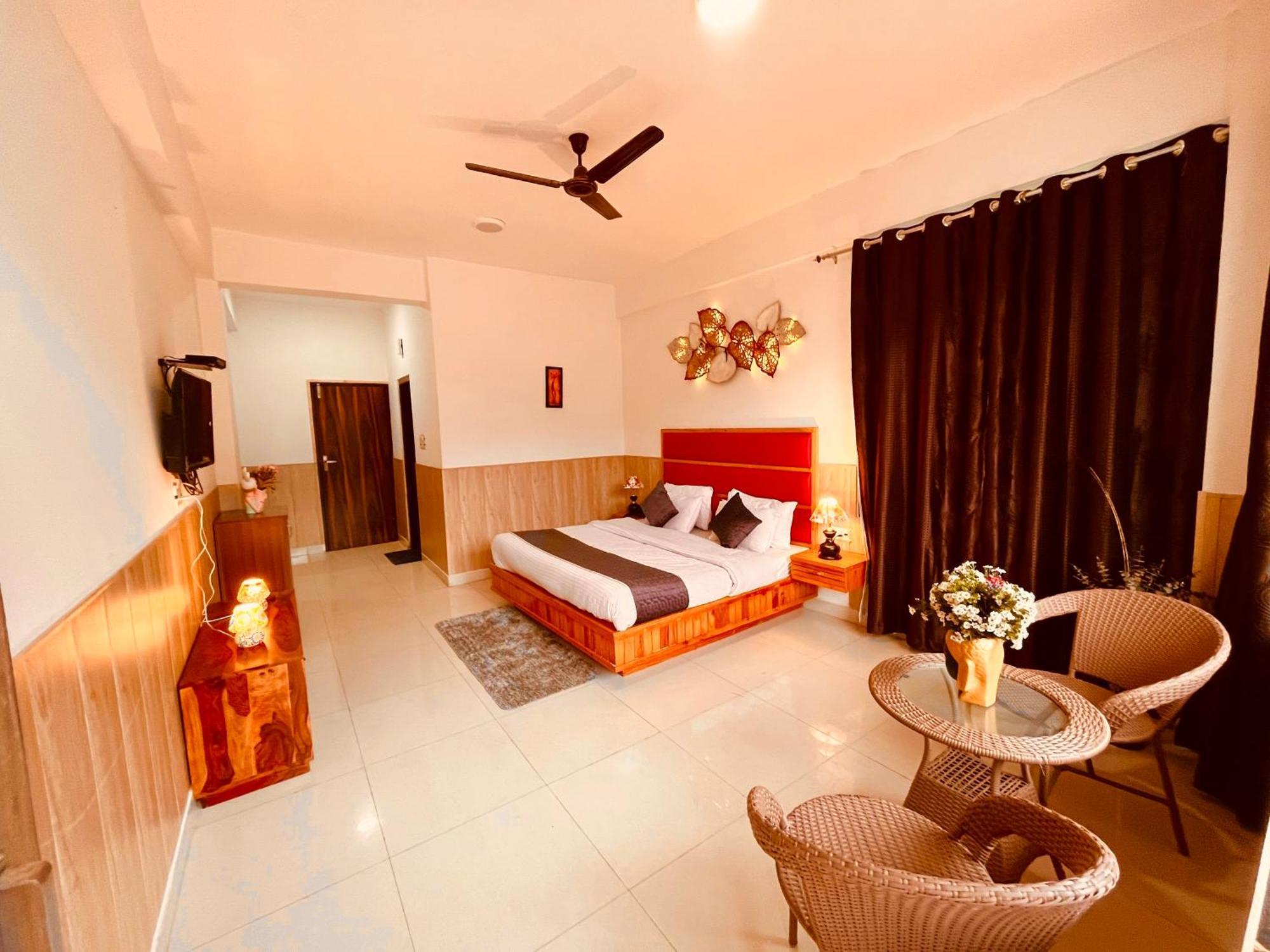 Pearl Grand Boutique Cottage In Omaxe Anandam Vrindavan - #Premium Ac Rooms With Balcony #Big Parking #Lift #Garden #Peaceful Area #Near Prem Mandir #Property Of The Year #Most Awarded Dış mekan fotoğraf