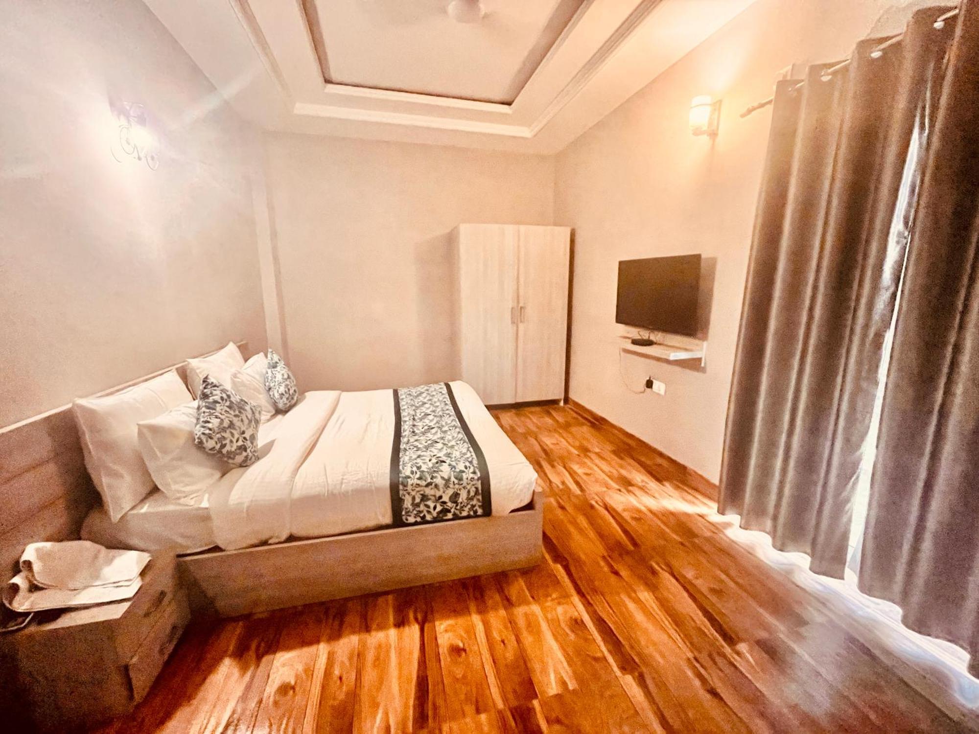 Pearl Grand Boutique Cottage In Omaxe Anandam Vrindavan - #Premium Ac Rooms With Balcony #Big Parking #Lift #Garden #Peaceful Area #Near Prem Mandir #Property Of The Year #Most Awarded Dış mekan fotoğraf