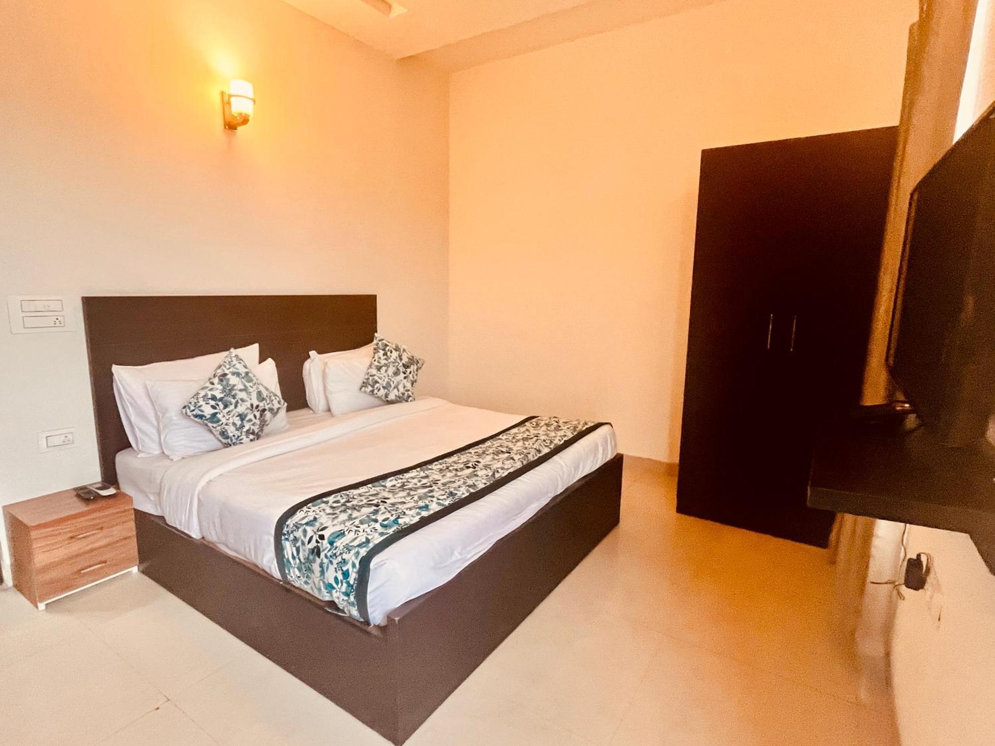 Pearl Grand Boutique Cottage In Omaxe Anandam Vrindavan - #Premium Ac Rooms With Balcony #Big Parking #Lift #Garden #Peaceful Area #Near Prem Mandir #Property Of The Year #Most Awarded Dış mekan fotoğraf
