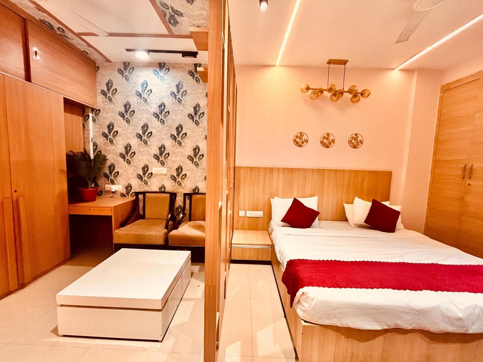 Pearl Grand Boutique Cottage In Omaxe Anandam Vrindavan - #Premium Ac Rooms With Balcony #Big Parking #Lift #Garden #Peaceful Area #Near Prem Mandir #Property Of The Year #Most Awarded Dış mekan fotoğraf