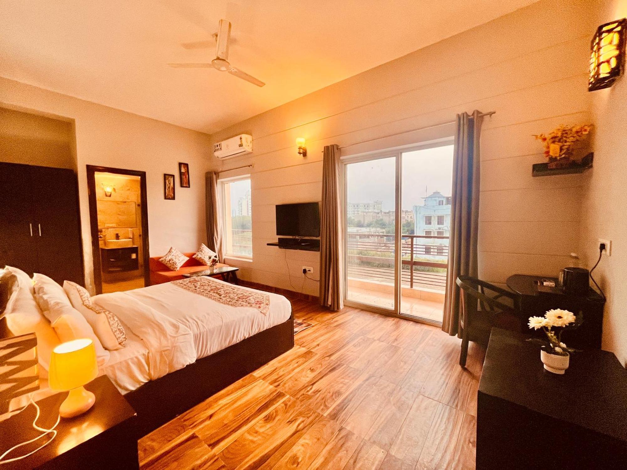 Pearl Grand Boutique Cottage In Omaxe Anandam Vrindavan - #Premium Ac Rooms With Balcony #Big Parking #Lift #Garden #Peaceful Area #Near Prem Mandir #Property Of The Year #Most Awarded Dış mekan fotoğraf