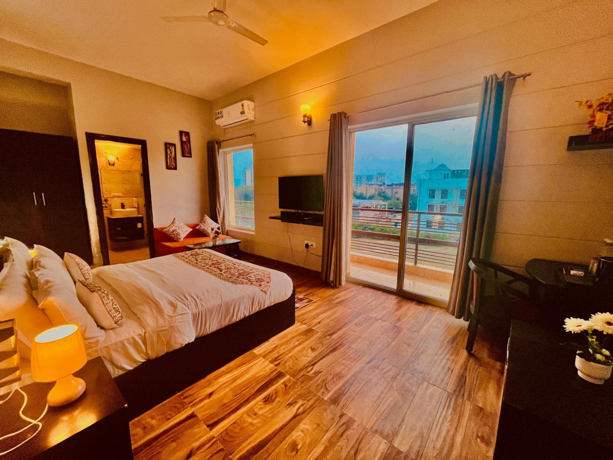 Pearl Grand Boutique Cottage In Omaxe Anandam Vrindavan - #Premium Ac Rooms With Balcony #Big Parking #Lift #Garden #Peaceful Area #Near Prem Mandir #Property Of The Year #Most Awarded Dış mekan fotoğraf