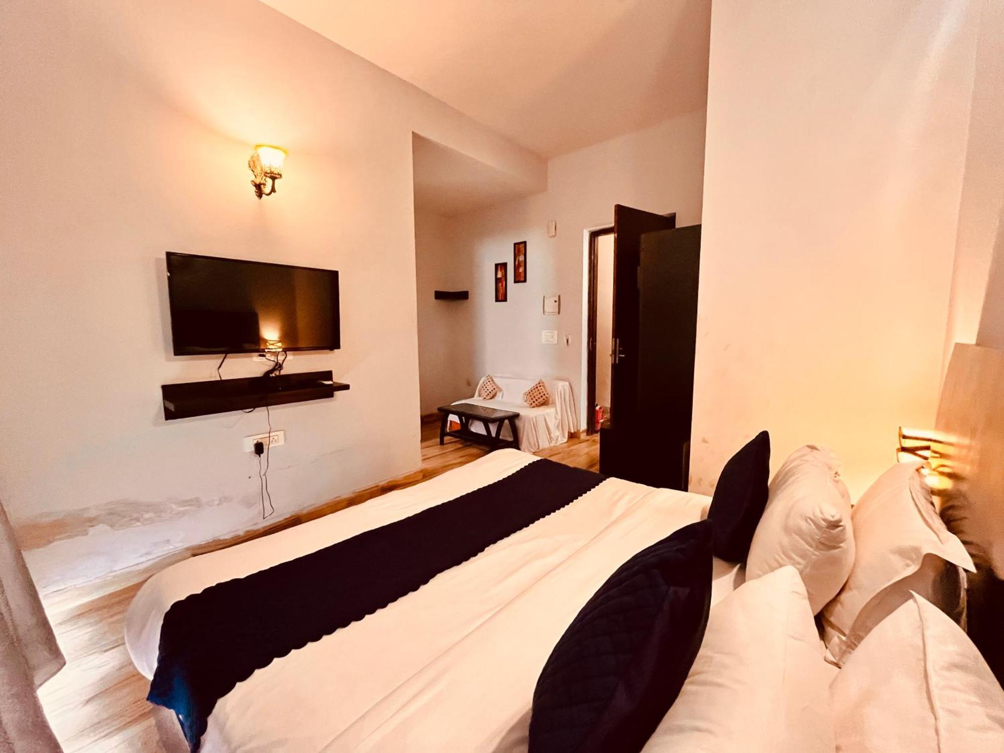 Pearl Grand Boutique Cottage In Omaxe Anandam Vrindavan - #Premium Ac Rooms With Balcony #Big Parking #Lift #Garden #Peaceful Area #Near Prem Mandir #Property Of The Year #Most Awarded Dış mekan fotoğraf