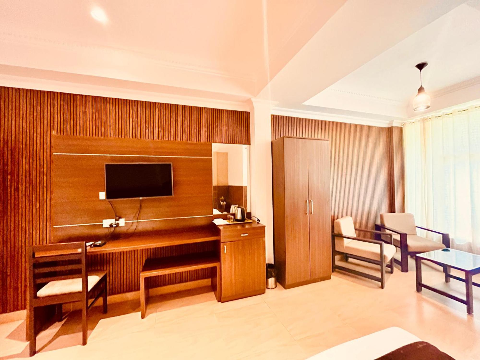 Pearl Grand Boutique Cottage In Omaxe Anandam Vrindavan - #Premium Ac Rooms With Balcony #Big Parking #Lift #Garden #Peaceful Area #Near Prem Mandir #Property Of The Year #Most Awarded Dış mekan fotoğraf