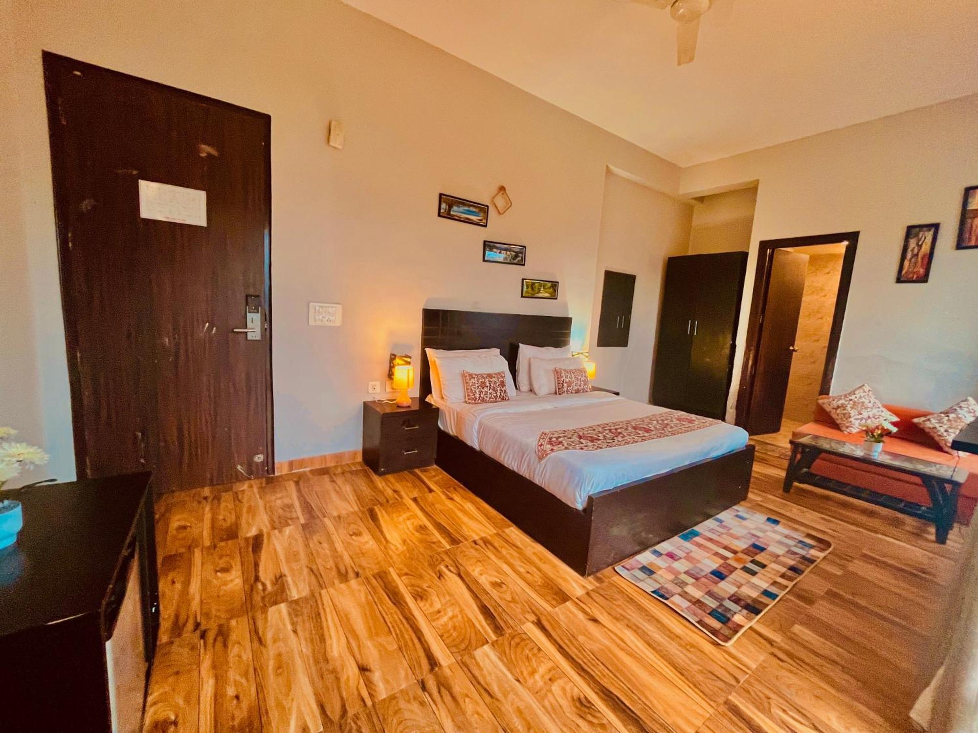 Pearl Grand Boutique Cottage In Omaxe Anandam Vrindavan - #Premium Ac Rooms With Balcony #Big Parking #Lift #Garden #Peaceful Area #Near Prem Mandir #Property Of The Year #Most Awarded Dış mekan fotoğraf