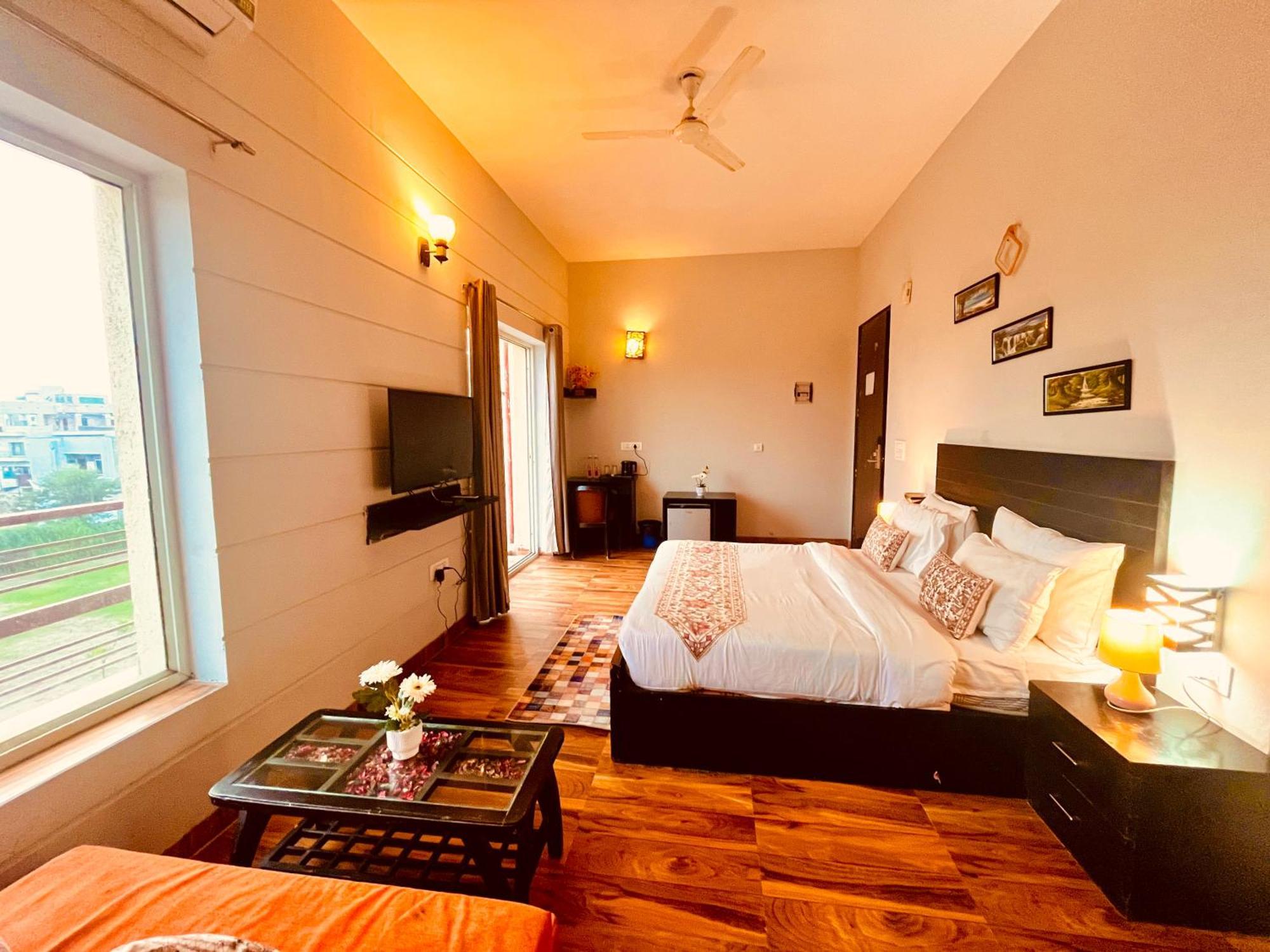 Pearl Grand Boutique Cottage In Omaxe Anandam Vrindavan - #Premium Ac Rooms With Balcony #Big Parking #Lift #Garden #Peaceful Area #Near Prem Mandir #Property Of The Year #Most Awarded Dış mekan fotoğraf