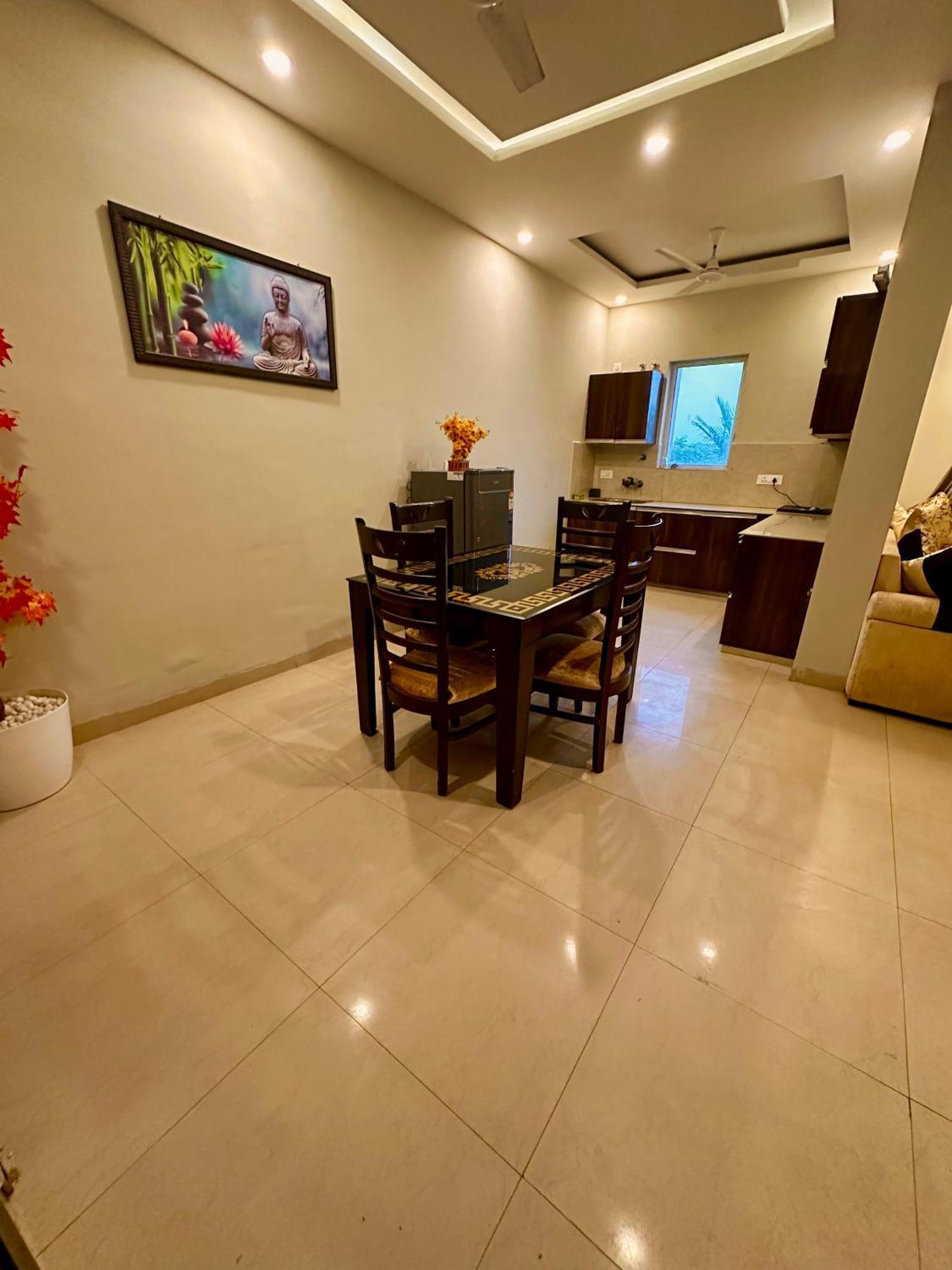 Pearl Grand Boutique Cottage In Omaxe Anandam Vrindavan - #Premium Ac Rooms With Balcony #Big Parking #Lift #Garden #Peaceful Area #Near Prem Mandir #Property Of The Year #Most Awarded Dış mekan fotoğraf