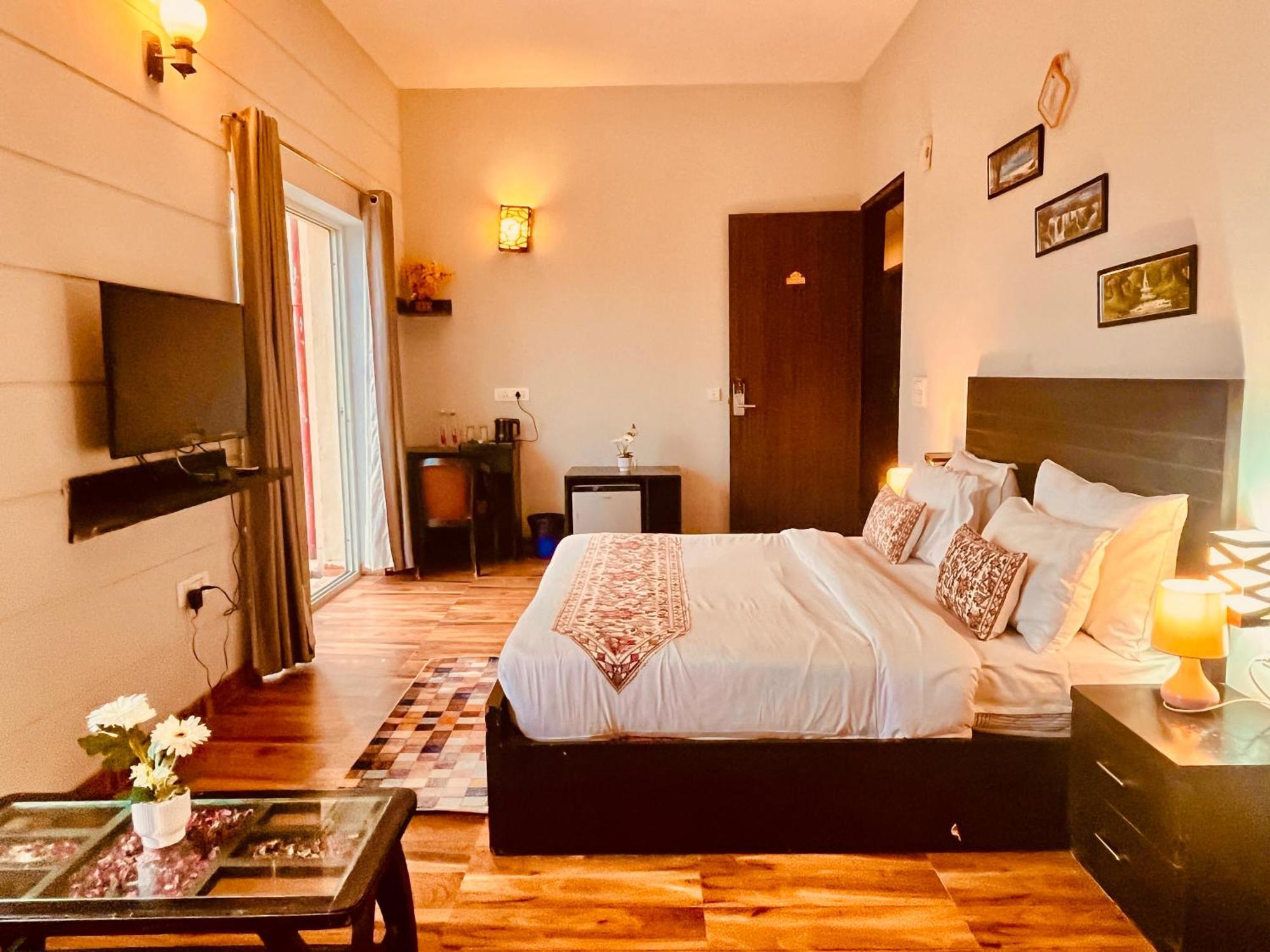 Pearl Grand Boutique Cottage In Omaxe Anandam Vrindavan - #Premium Ac Rooms With Balcony #Big Parking #Lift #Garden #Peaceful Area #Near Prem Mandir #Property Of The Year #Most Awarded Dış mekan fotoğraf