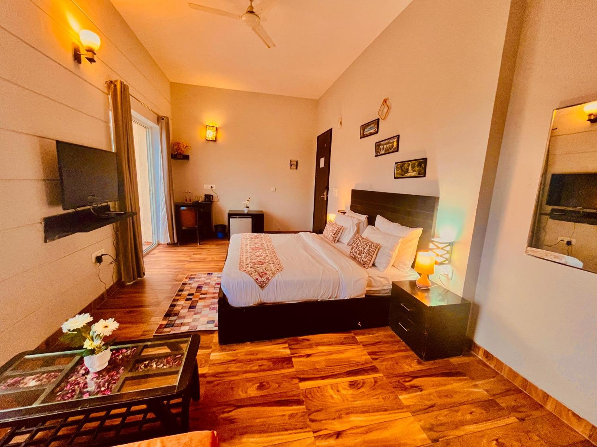 Pearl Grand Boutique Cottage In Omaxe Anandam Vrindavan - #Premium Ac Rooms With Balcony #Big Parking #Lift #Garden #Peaceful Area #Near Prem Mandir #Property Of The Year #Most Awarded Dış mekan fotoğraf